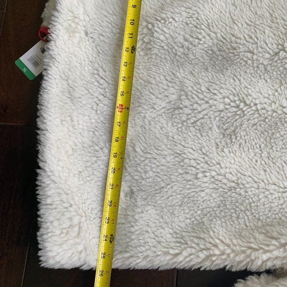 NWT Tommy Hilfiger Zip Faux Fur Zipped Jacket (warm for winter months) - Picture 10 of 16